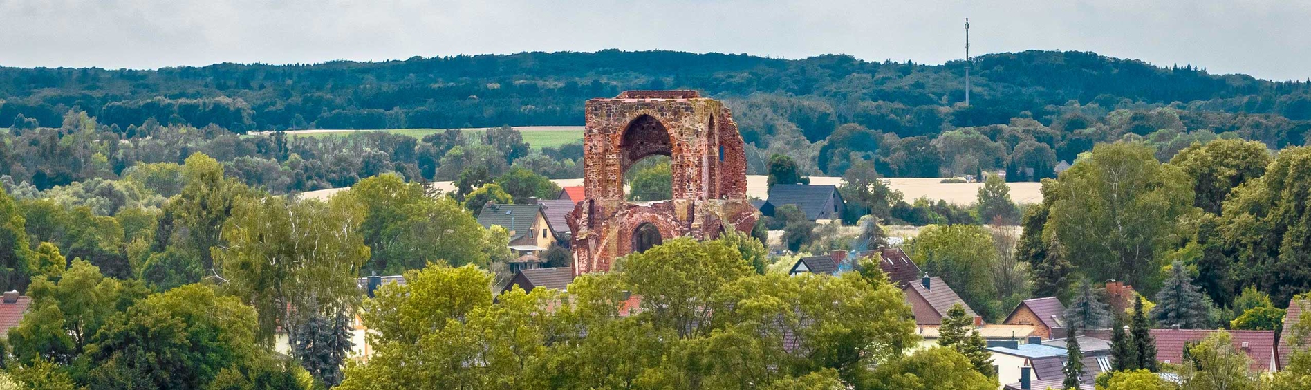 Luftbild Klosterruine Gramzow aus der Ferne fotografiert